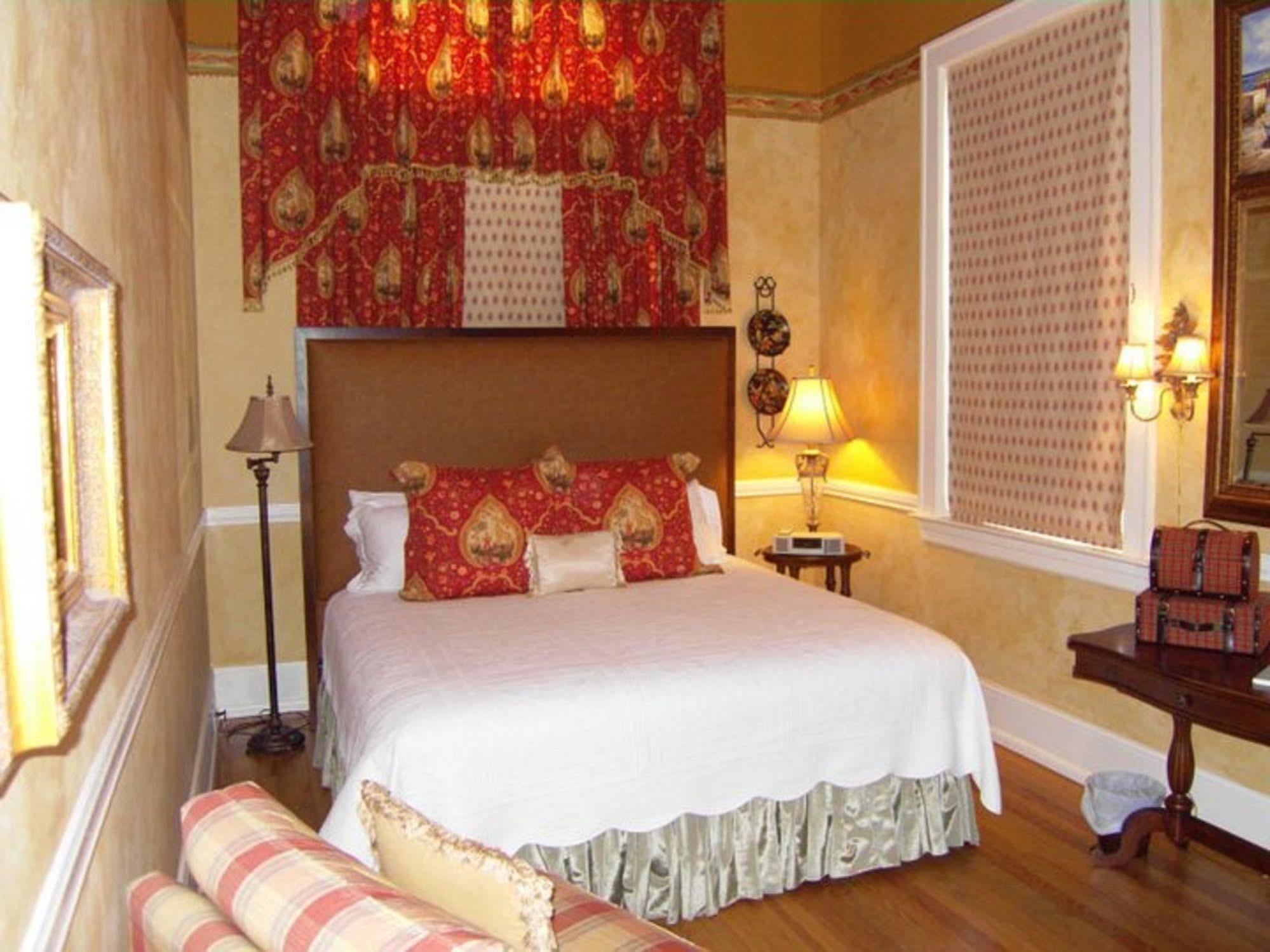 The Firehouse Inn Rutherfordton Exterior foto